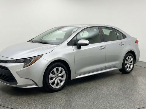 Used 2025 Toyota Corolla LE FWD image 3