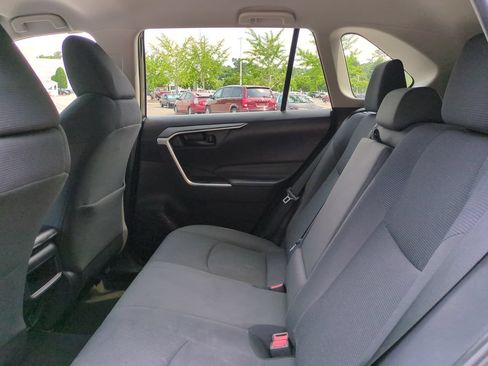 Used 2020 Toyota RAV4 LE AWD/4WD image 14