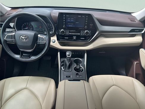 Used 2020 Toyota Highlander XLE FWD image 9