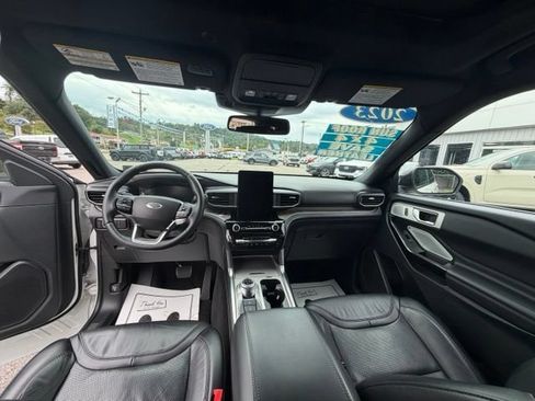 Used 2023 Ford Explorer Platinum w/ Technology Package AWD/4WD image 15