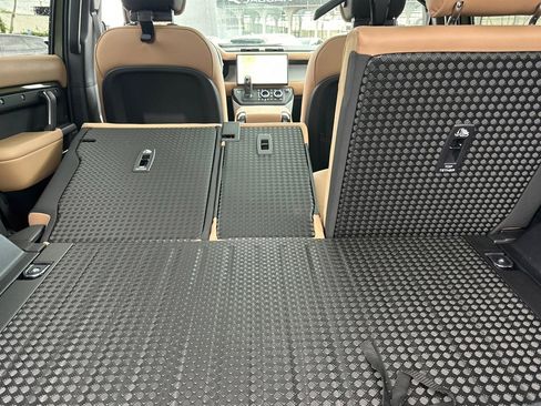 New 2026 Land Rover Defender 110 X-Dynamic SE image 27