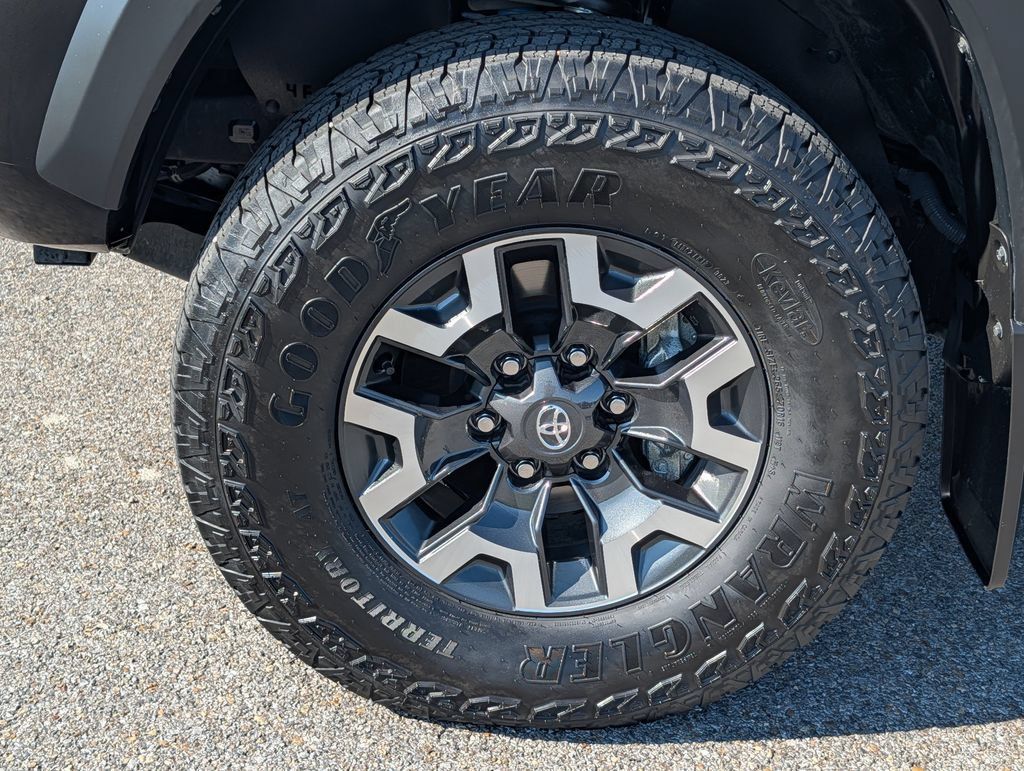 Used 2023 Toyota Tacoma TRD Off-Road AWD/4WD image 9