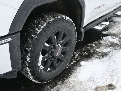 Used 2024 GMC Sierra 2500 AT4 w/ AT4 Preferred Package image 14