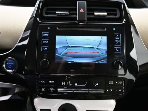 Used 2018 Toyota Prius Two image 7