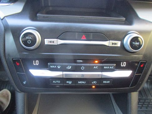 Used 2020 Ford Explorer XLT w/ Comfort Package AWD/4WD image 12