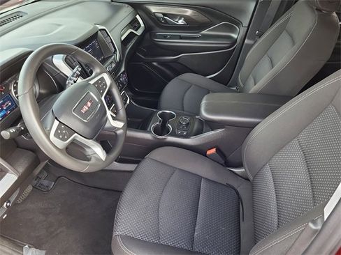Used 2024 GMC Terrain SLE w/ Driver Convenience Package image 10
