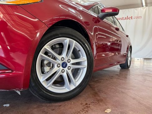 Used 2018 Ford Fusion SE w/ Fusion SE Technology Package image 17