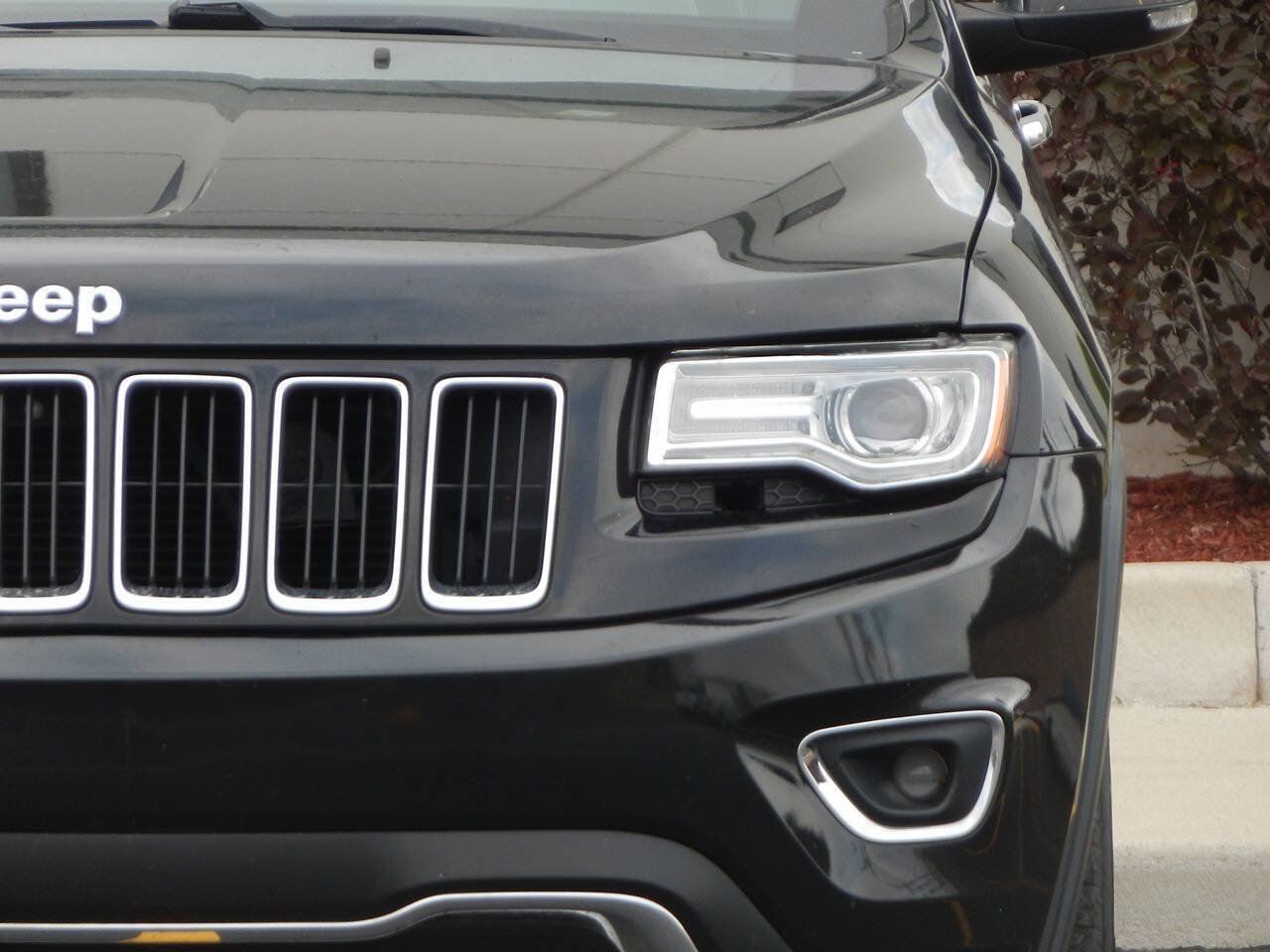 Used 2015 Jeep Grand Cherokee Limited w/ Luxury Group II AWD/4WD image 10