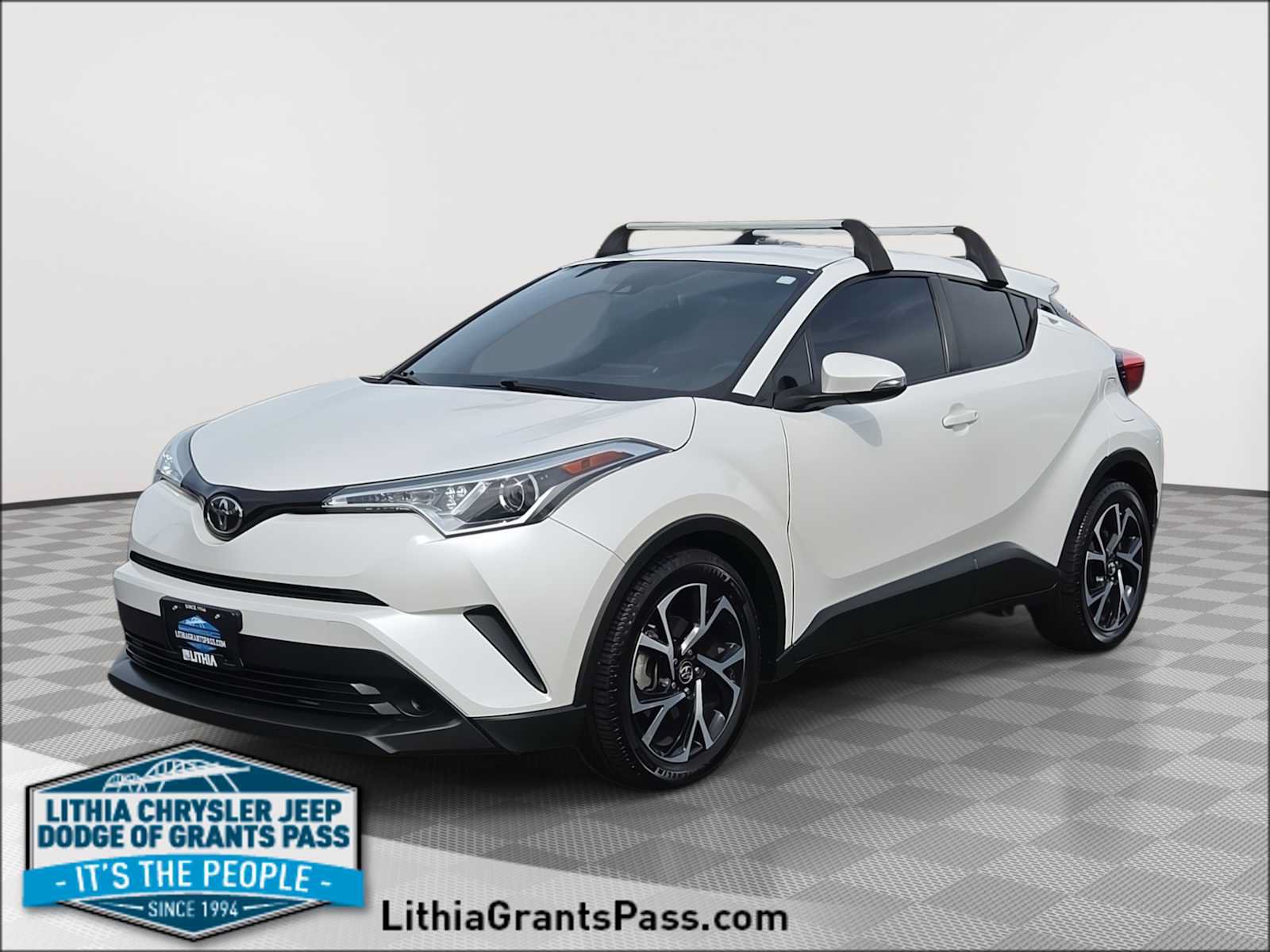 Used 2018 Toyota C-HR XLE FWD image 1