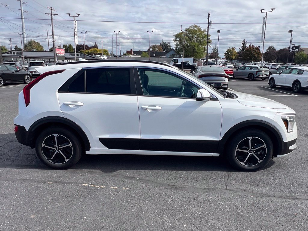 Certified 2024 Kia Niro EX w/ EX Cold Weather Package FWD image 8