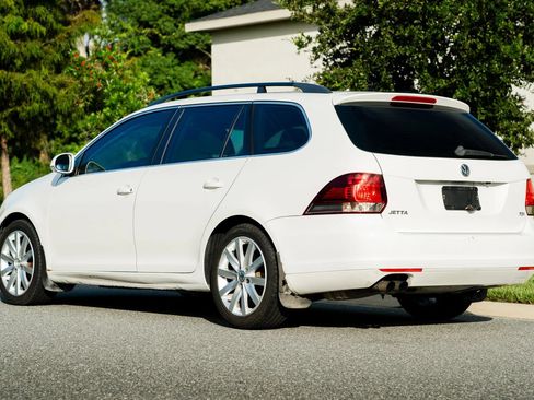 Used 2010 Volkswagen Jetta TDI FWD image 8