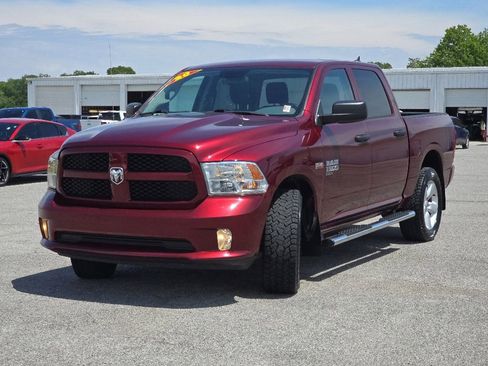 Used 2020 RAM 1500 Express w/ Express Value Package AWD/4WD image 3