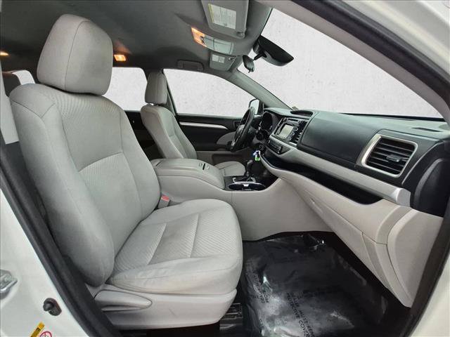 Used 2017 Toyota Highlander LE FWD image 22