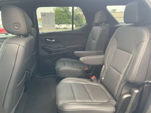 Used 2023 Chevrolet Traverse LT w/ LT Premium Package AWD/4WD image 9