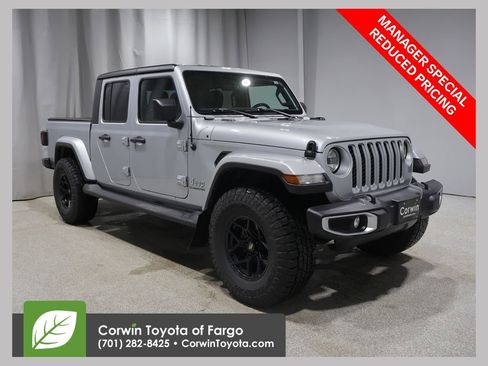 Used 2022 Jeep Gladiator Overland w/ Cold Weather Group AWD/4WD image 1