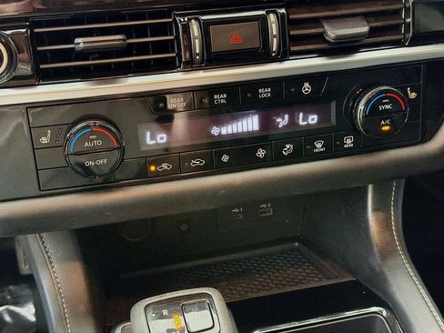 Used 2023 Nissan Pathfinder SL w/ SL Premium Package AWD/4WD image 43