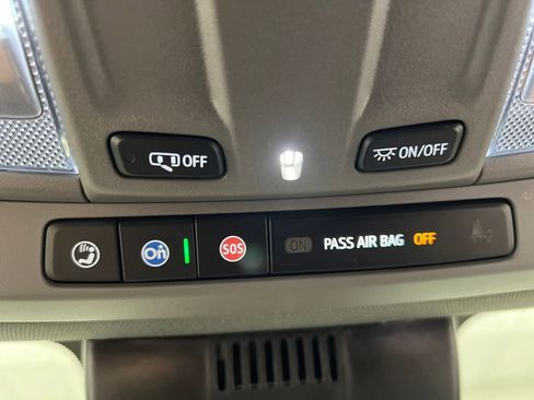 Used 2025 GMC Sierra 1500 SLT AWD/4WD image 51