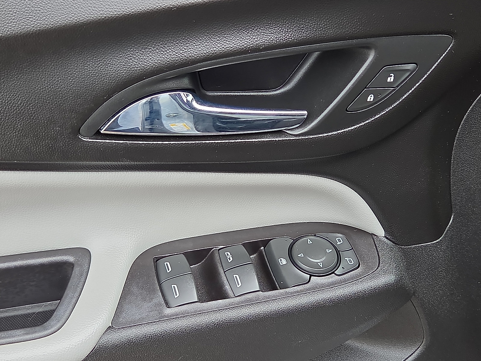 Used 2018 Chevrolet Equinox LS FWD image 13