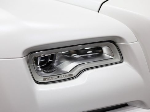 Used 2019 Rolls-Royce Wraith RWD image 35