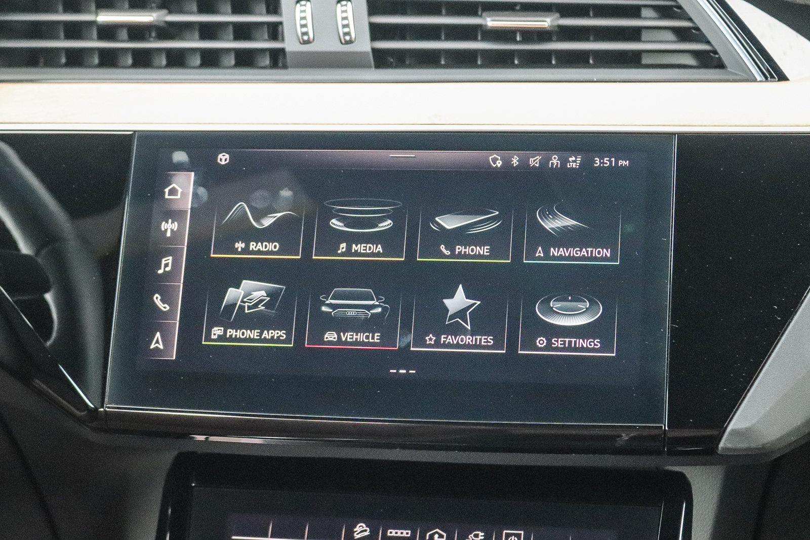 Used 2024 Audi Q8 e-tron Premium Plus AWD/4WD image 16