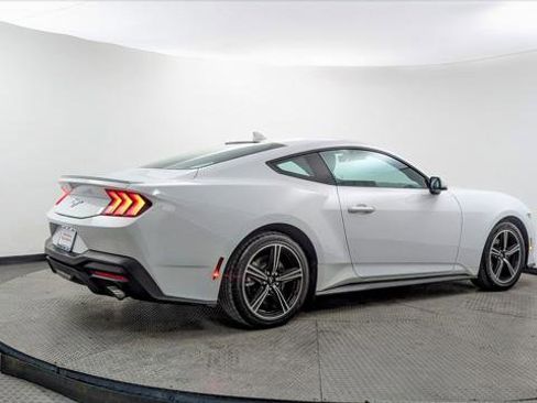 Used 2024 Ford Mustang Premium image 7
