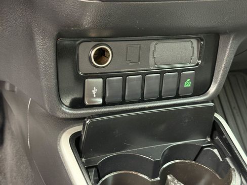 Used 2020 Mitsubishi Outlander ES FWD image 26