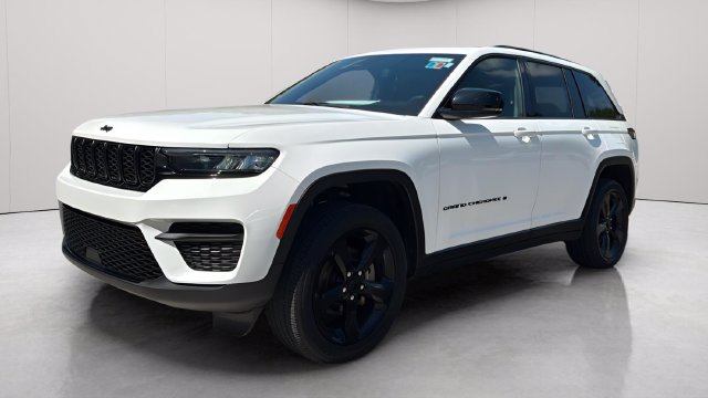 Used 2023 Jeep Grand Cherokee Altitude AWD/4WD image 10
