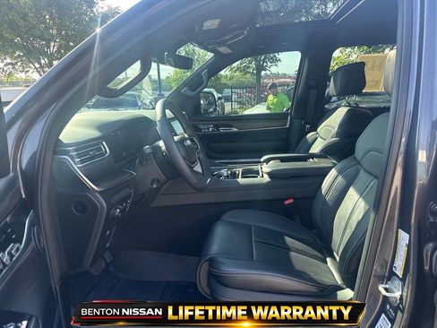 Used 2024 Jeep Grand Wagoneer Series I w/ HD Trailer Tow Package image 10