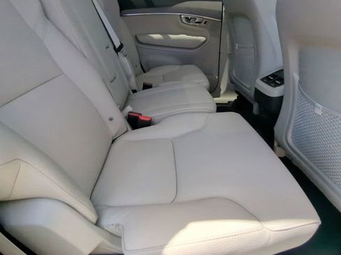 New 2025 Volvo XC90 B6 Core image 16