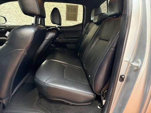 Used 2022 Toyota Tacoma Limited image 13