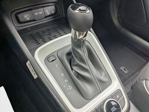 New 2025 Hyundai Venue Limited image 16