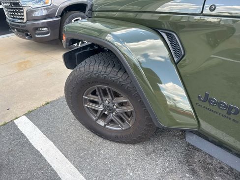 Used 2024 Jeep Gladiator Sport image 5