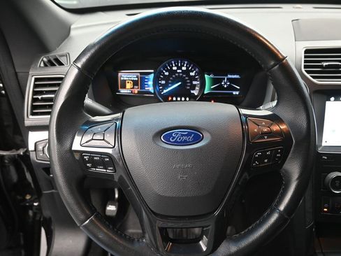 Certified 2019 Ford Explorer XLT w/ Equipment Group 202A image 6