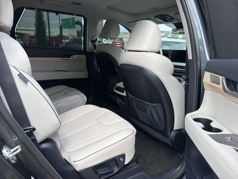 Used 2025 Hyundai Palisade Limited FWD image 12