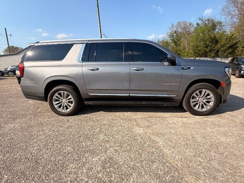 Used 2021 GMC Yukon XL SLT w/ SLT Luxury Plus Package image 2