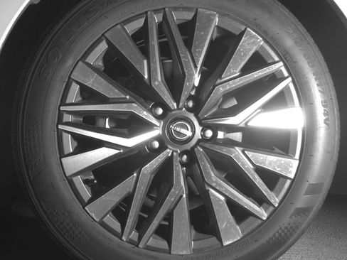 Used 2025 Nissan Altima 2.5 SV FWD image 12