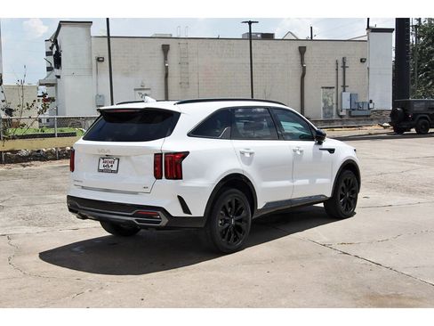 Certified 2023 Kia Sorento SX AWD/4WD image 3