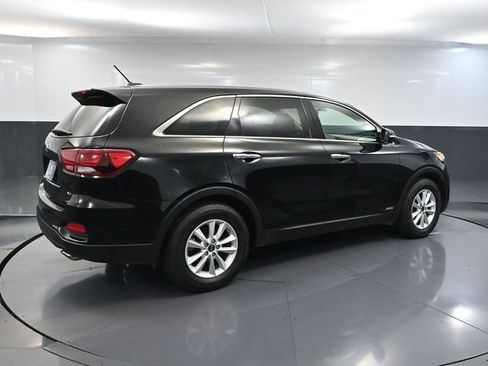 Used 2019 Kia Sorento LX image 4
