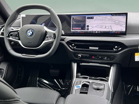 Used 2026 BMW i4 eDrive40 w/ Parking Assistance Package RWD image 9
