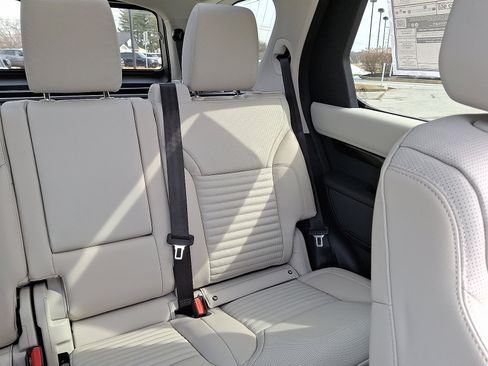 New 2026 Land Rover Discovery S image 17