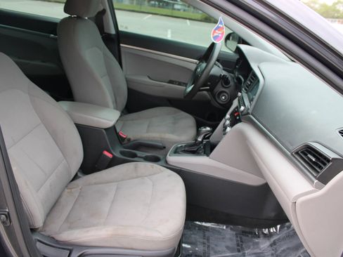 Used 2020 Hyundai Elantra SE w/ Cargo Package (C1) FWD image 16