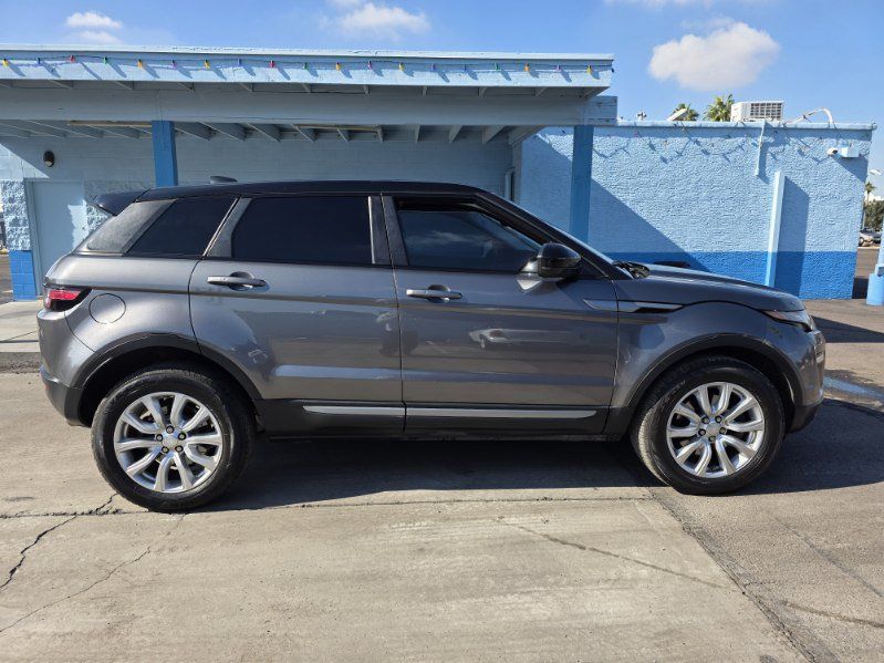 Used 2019 Land Rover Range Rover Evoque SE AWD/4WD image 2
