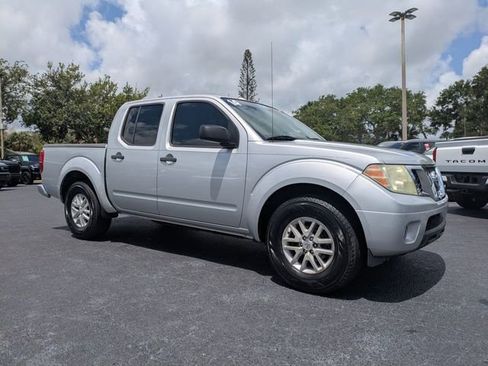 Used 2014 Nissan Frontier SV RWD image 2