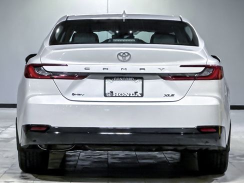 Used 2025 Toyota Camry XLE image 9