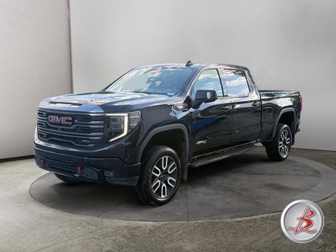 Used 2022 GMC Sierra 1500 AT4 w/ AT4 Premium Package AWD/4WD image 3