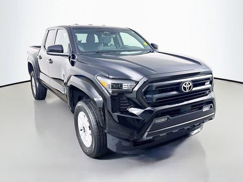 Used 2025 Toyota Tacoma SR5 AWD/4WD image 3