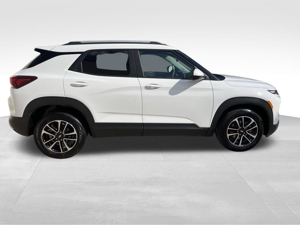 Used 2025 Chevrolet TrailBlazer LT FWD image 4