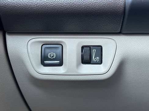 Used 2017 GMC Acadia Denali w/ Technology Package AWD/4WD image 33
