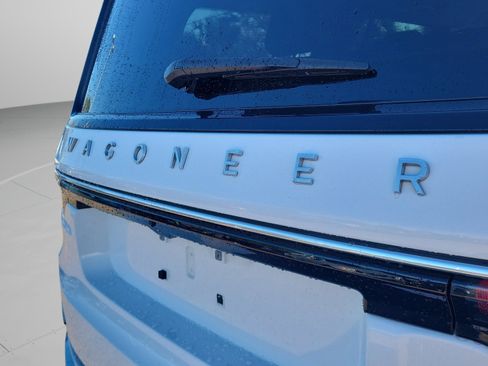 Used 2022 Jeep Wagoneer Series II AWD/4WD image 34
