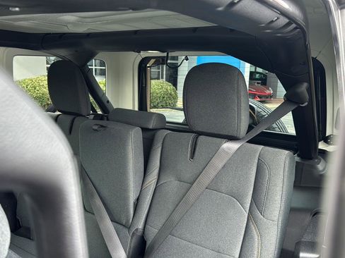 Used 2025 Jeep Wrangler Sahara image 25